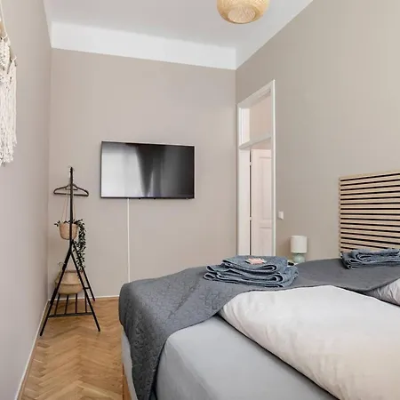 Boho Living With Free Parking By Hero Homes شقة *