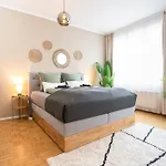 Boho Living With Free Parking By Hero Homes