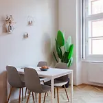 Boho Living - Historic Center With Free Parking By Hero Homes *