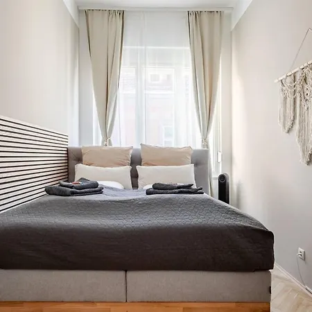 Boho Living - Historic Center With Free Parking By Hero Homes * 그라츠