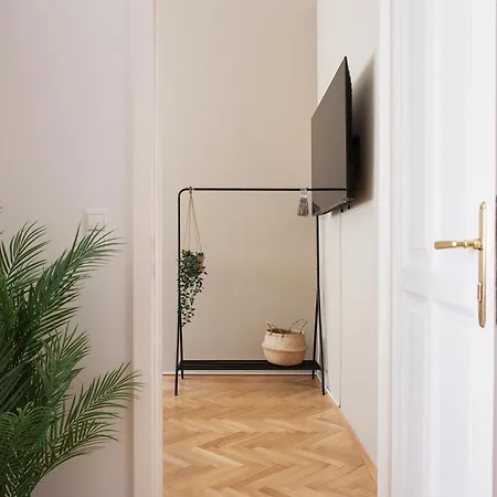 Boho Living Altstadt - Free Parking By Hero Homes Appartement